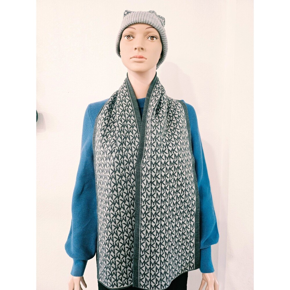 Michael Kors Unisex Scarf And Knit Beanie Hat Gray/ Geometric Logo One Size